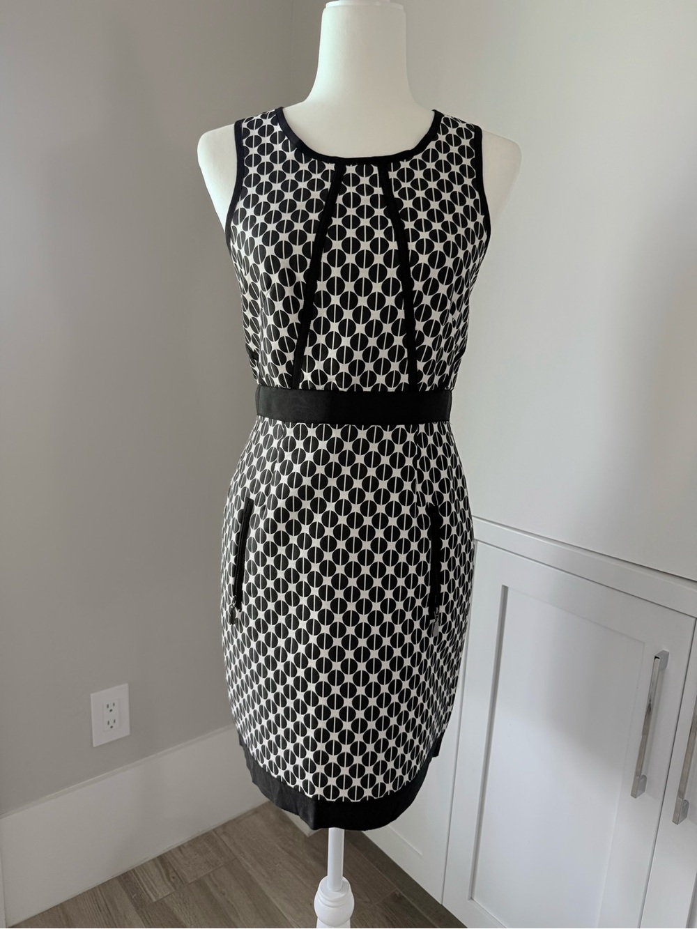 Sleeveless Black and White Geometric Sheath Dress